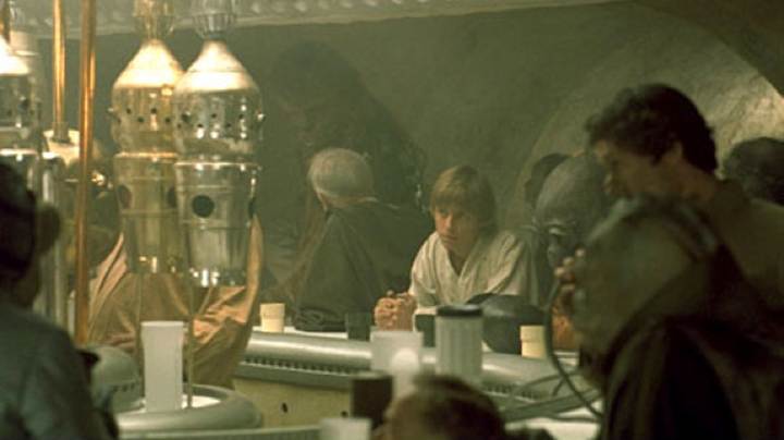 Luke at the bar of the Mos Eisley cantina